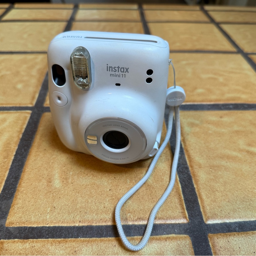 Fujifilm Instax Mini 11 White Instant Camera